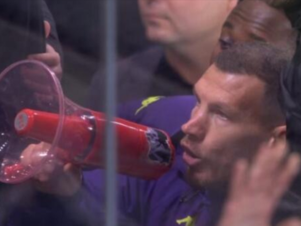 Navijači Fiorentine okrenuli leđa ekipi, u fokusu potez Edina Džeke