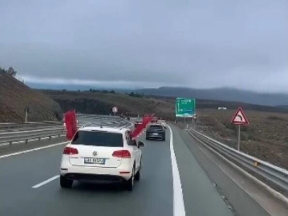 Navijači iz Albanije idu u Prištinu kako bi podržali Kosovo protiv Turske