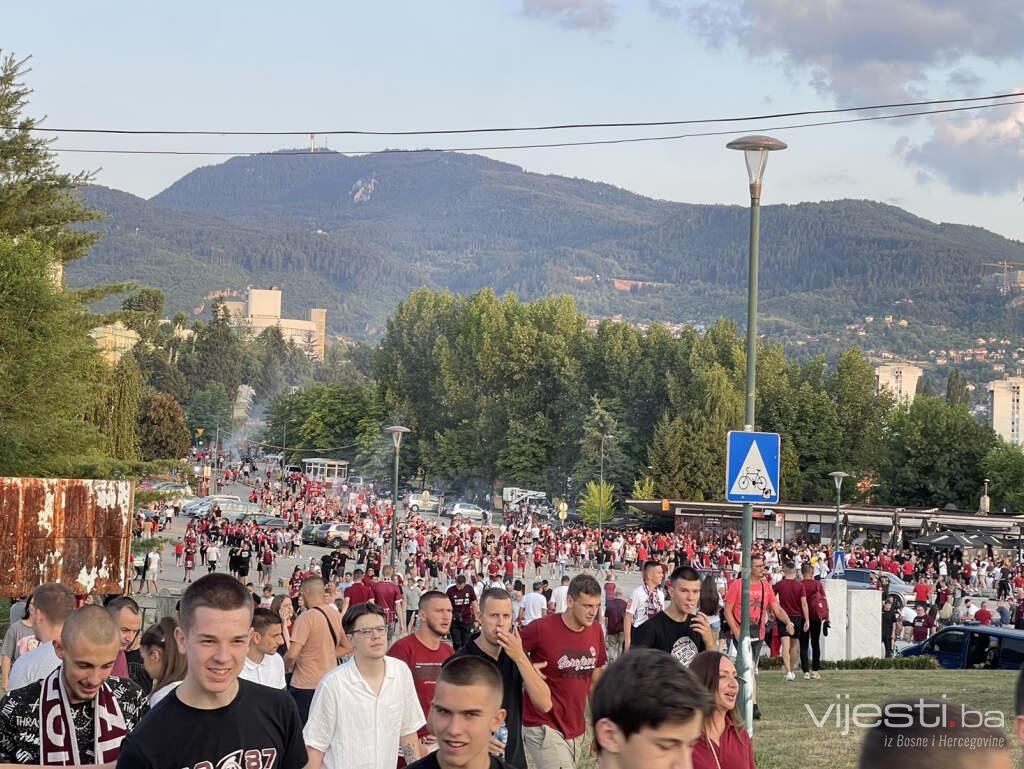 Navijači Sarajeva masovno idu prema Koševu, sprema se spektakl