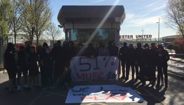 Navijači Uniteda blokirali trening centar: Traže odlazak Glazera