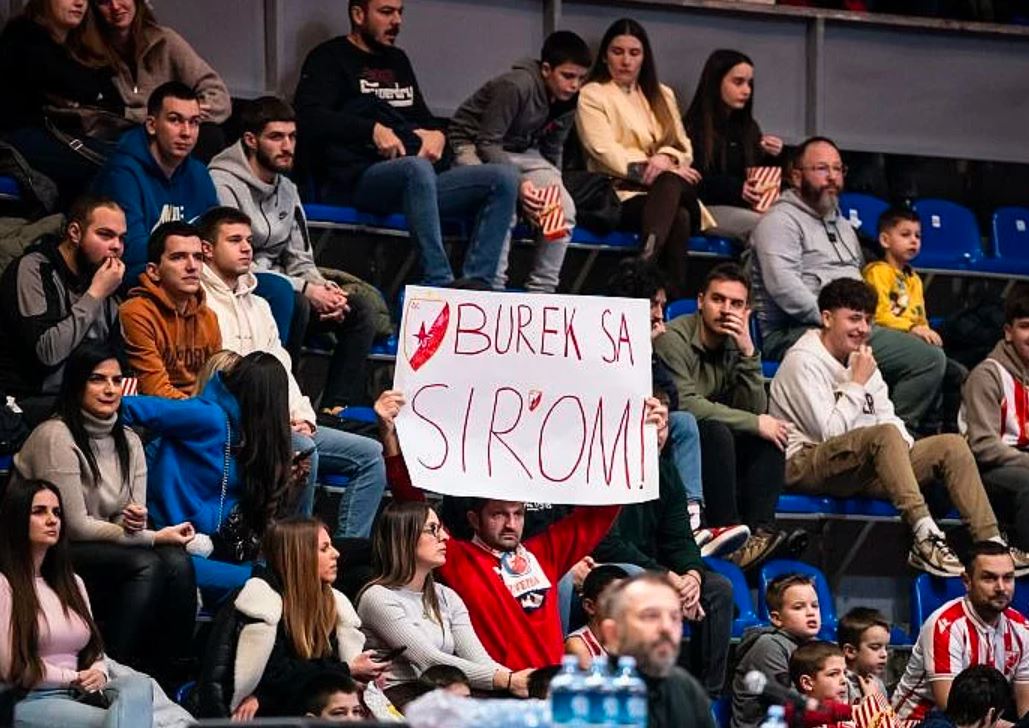Navijači Zvezde bocnuli Bosnu u Beogradu: "Burek sa sirom..."