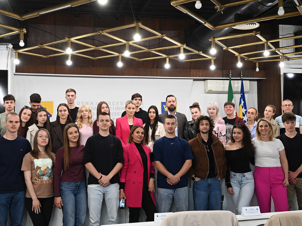 Navijali zajedno za Zmajeve: Učenici iz Zenice i Vrnjačke Banje grade prijateljstvo