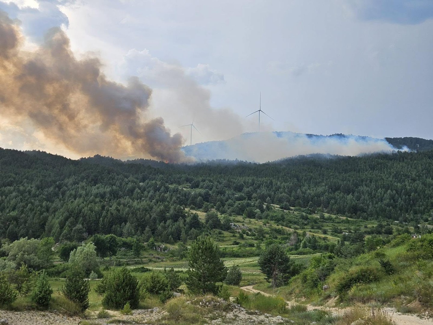 Ne smiruje se požar kod Posušja: Gase ga Air Tractori