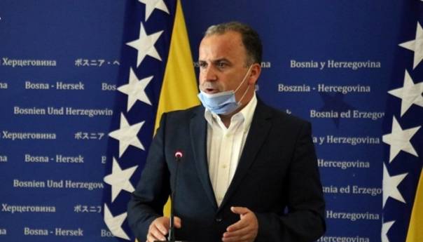 Neka HDZ napusti fotelje pa onda u ime Zagreba prijeti blokadom države