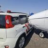 Neobična nesreća u Milanu: Fiat Panda udarila u poslovni avion