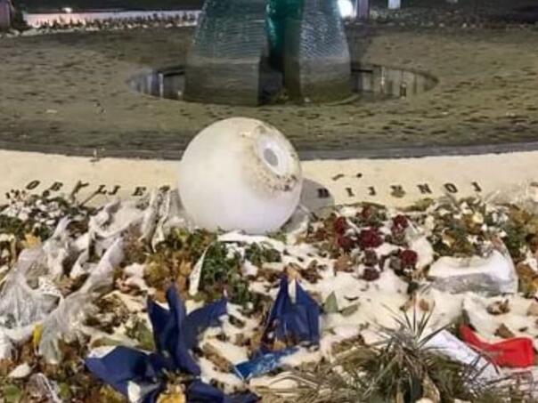 Nepoznati počinilac oskrnavio Spomenik ubijenoj djeci Sarajeva, oglasio se Mandić