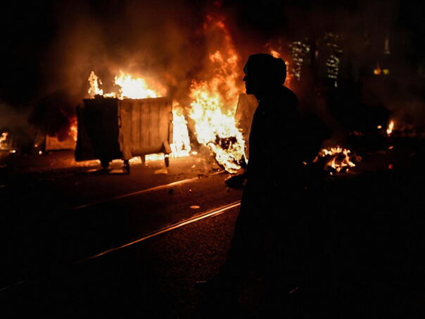 Neredi u Sofiji, hiljade građana na ulicama, letjele boce i kamenje, zapaljeni kontejneri