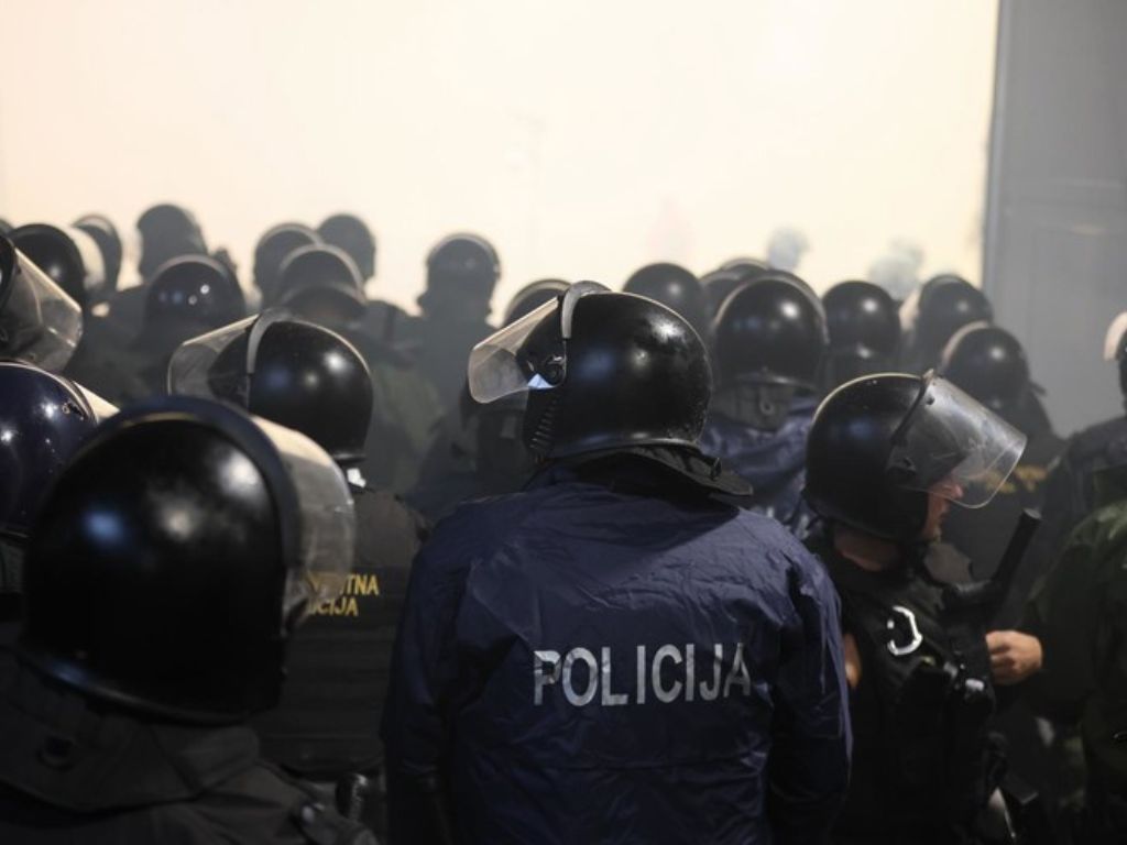 Neredi u Splitu pred utakmicu Hajduka i Ajaxa, privedeno 16 osoba