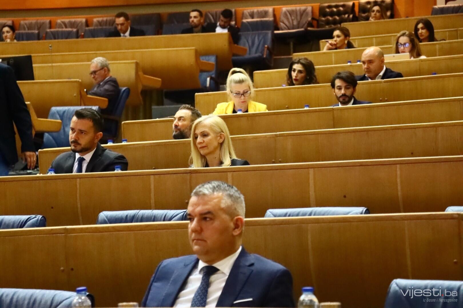 Nešić u dvije godine zaposlio 28 Srba, Amidžić 23: Bošnjaci u debalansu u čak 62 institucije
