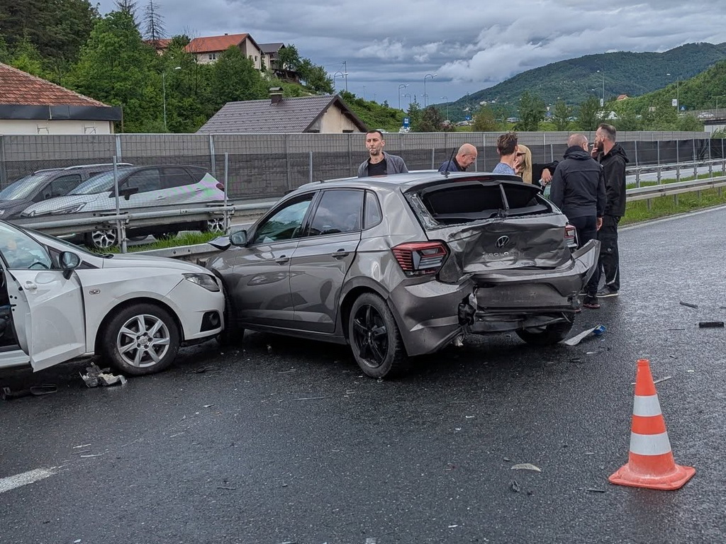 Nesreća na autoputu A1, saobraćaj usporen