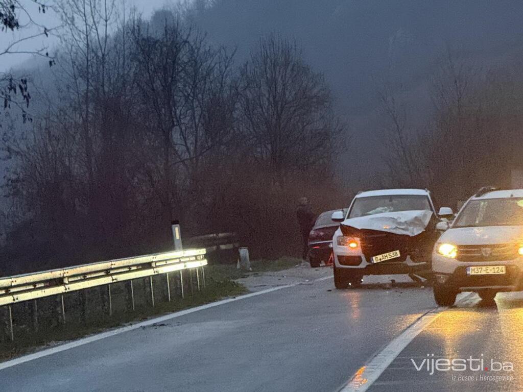 Nesreća na putu prema Zenici: Automobil udario kravu, saobraćaj usporen