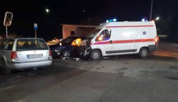 Nesreća u Goraždu: Učestvovalo vozilo Hitne pomoći, jedna osoba povrijeđena