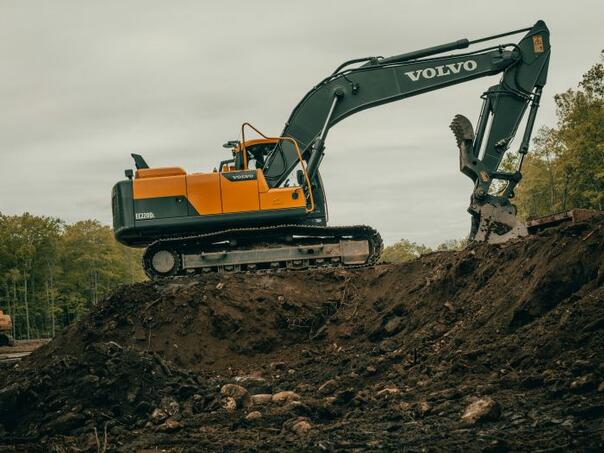 Nesreća u Kiseljaku: Prevrnuo se bager, vozač poginuo
