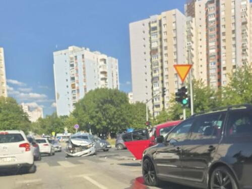 Nesreća u Sarajevu: Sudarila se dva automobila