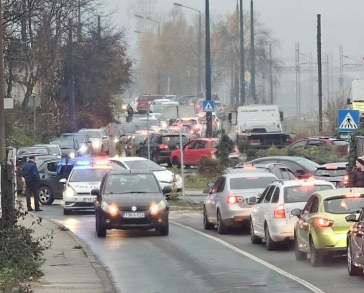 Saobraćajna nesreća u Velešićima, kolaps u saobraćaju