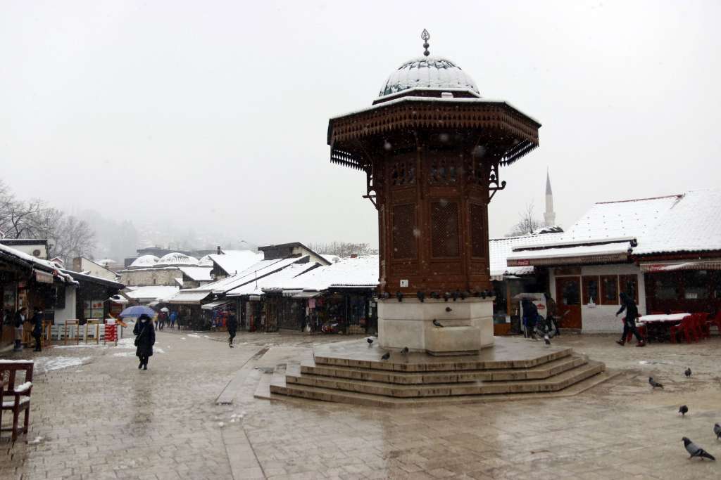 Nestabilno vrijeme sa snijegom ili susnježicom, u nizinama kiša
