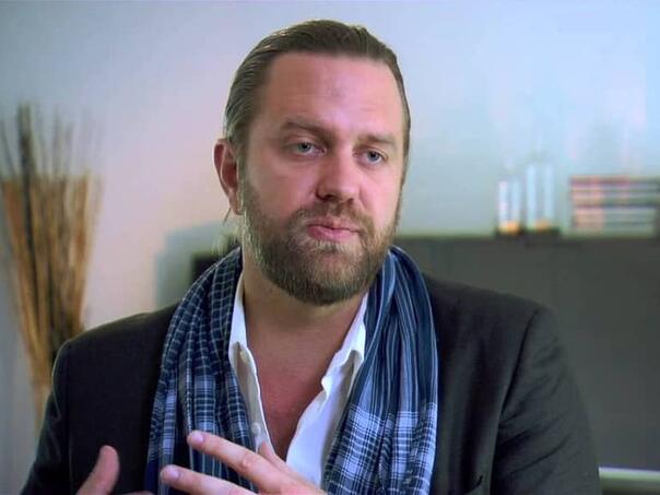 Netflix mu dao milione za seriju, on ih potrošio na kriptovalute i skupa auta