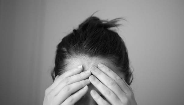 Neurološki problemi kod svake treće osobe oporavljene od korone