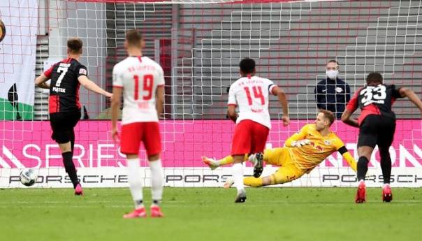 Nevjerojatna pogreška golmana Leipziga obilježila kolo u Bundesligi