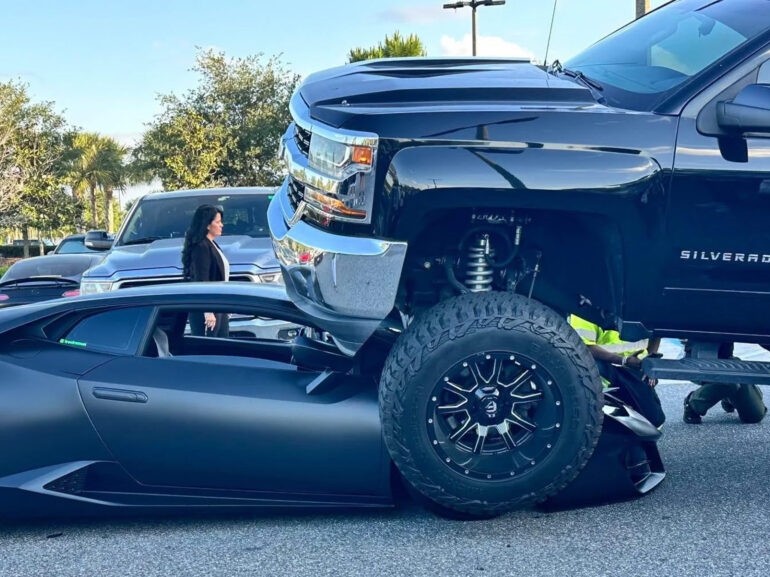 Nevjerovatan udes: Žena Chevroletom skršila skupocjeni Lamborghini