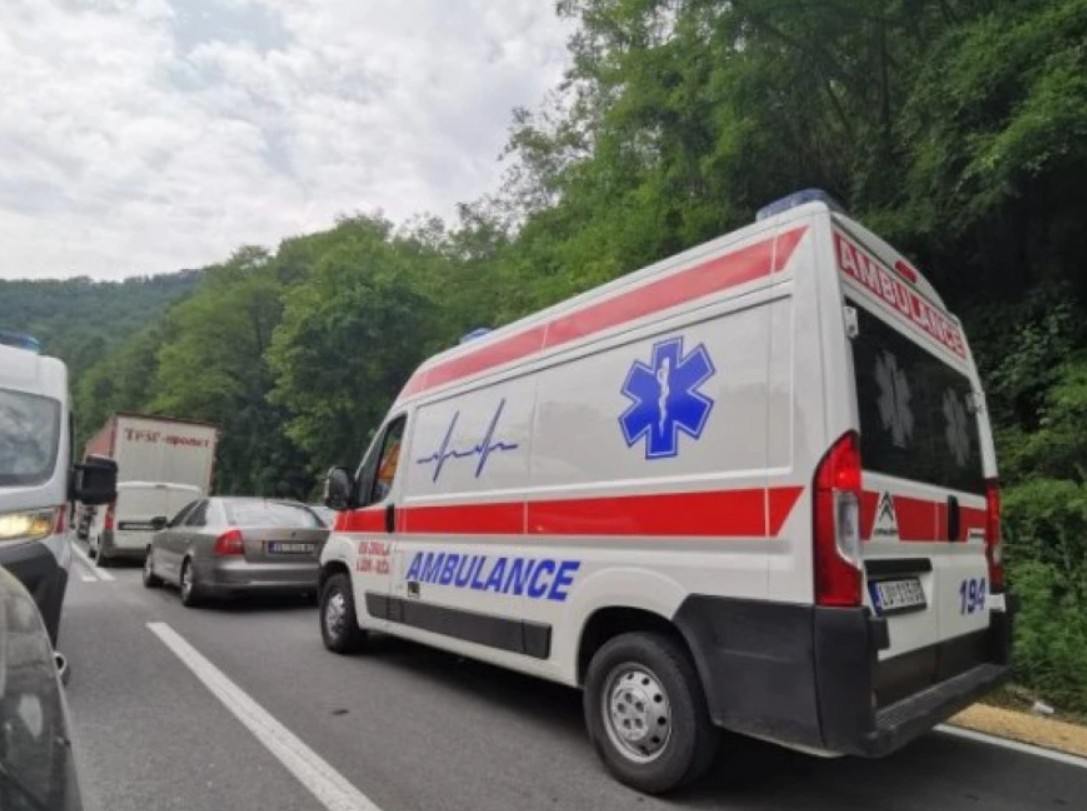 Nevrijeme odnijelo život: Muškarac preminuo nakon udara groma, supruga preživjela