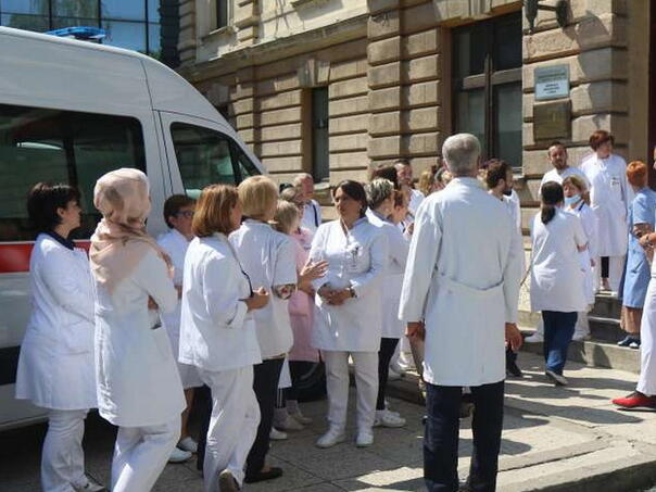 Nezadovoljni stanjem: Doktori i stomatolozi u KS najavili proteste