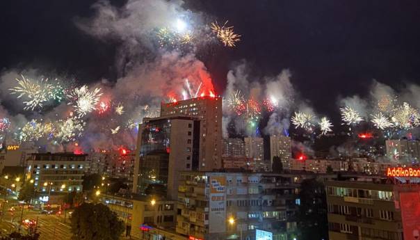 Nezapamćeni vatromet u Sarajevu povodom 100 godina Željezničara