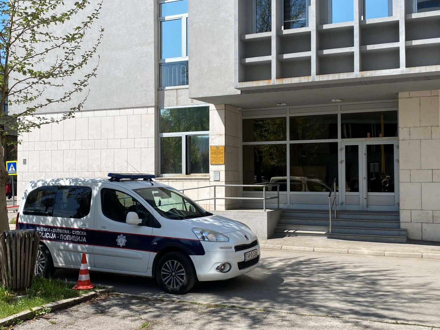 Ni 30 presuda ga nije zaustavilo: Poznati kradljivac iz sefa u Tuzli odnio 19.000 KM