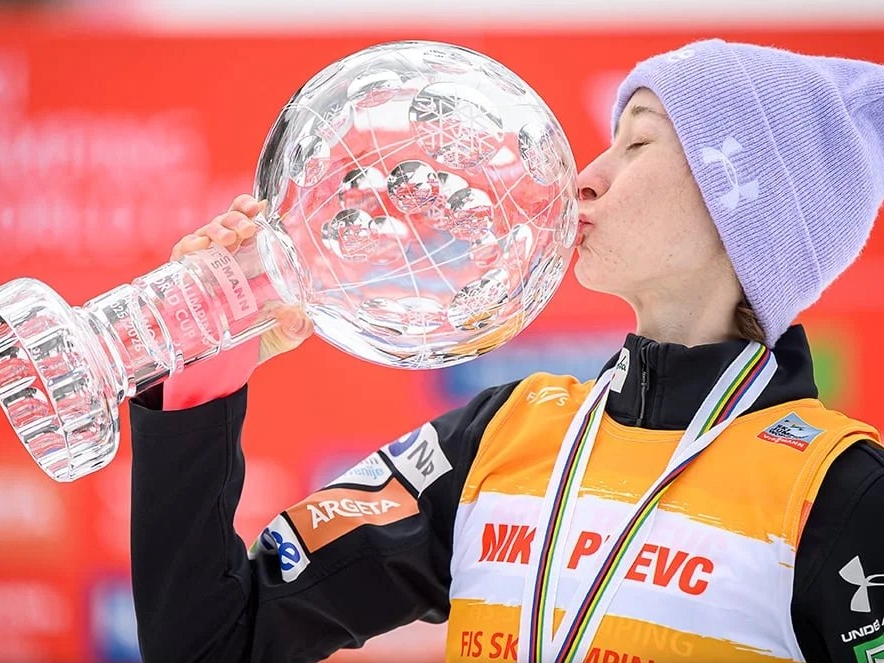 Nika Prevc osvojila prvo žensko takmičenje u ski letovima