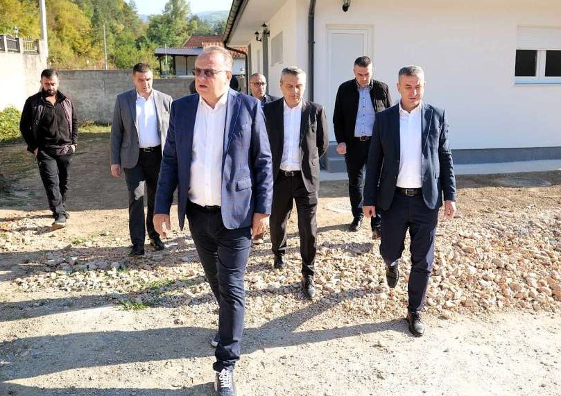 Nikšić i Dizdar obišli nove domove u Konjicu za porodice pogođene poplavama
