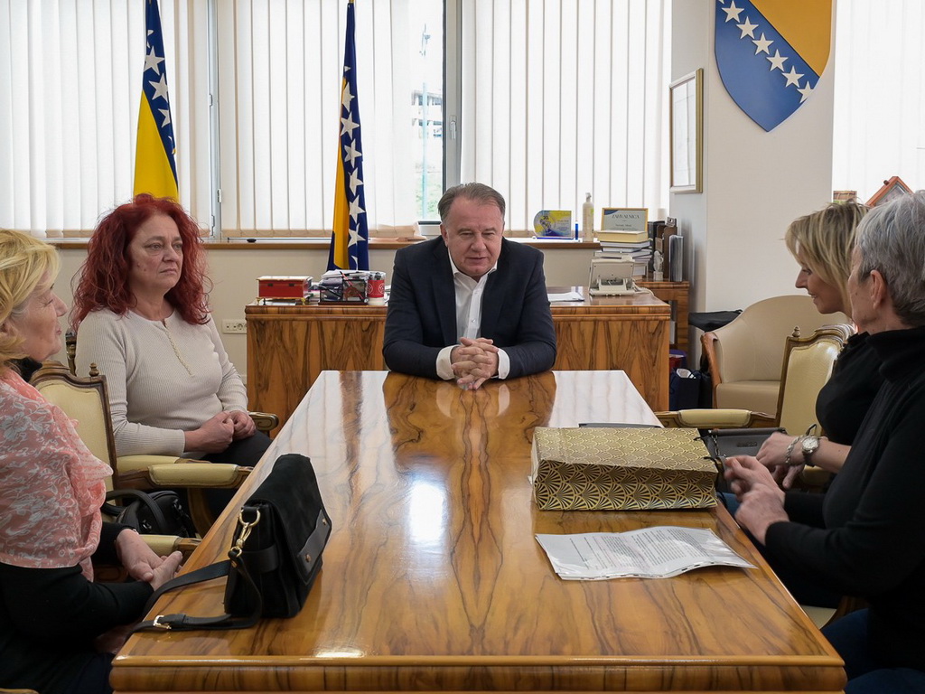 Nikšić razgovarao s predstavnicama Udruženja "Žena-Žrtva rata" o podršci Vlade FBiH njihovom radu