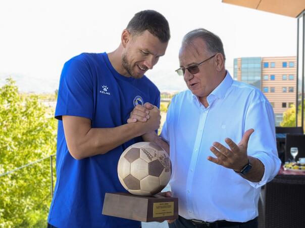 Nikšić uručio posebnu zahvalnicu Edinu Džeki za doprinos bh. sportu i promociji BiH