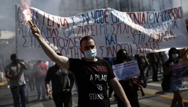 Niz štrajkova u Grčkoj, hiljade protestvuju protiv novog zakona o radu