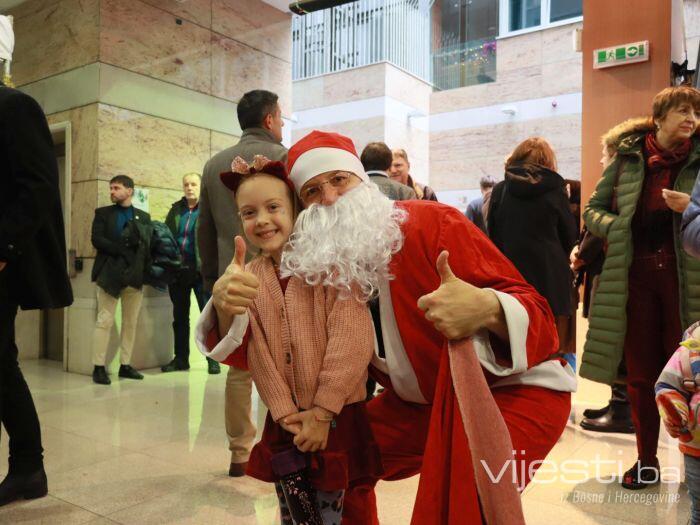 Njemačka ambasada u Sarajevu priredila tradicionalni Božićni bazar