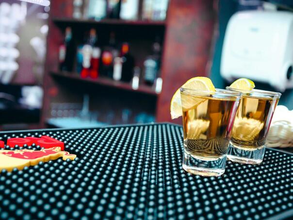 Njemačka: Umjesto pića servirano sredstvo za čišćenje, 10 osoba povrijeđeno