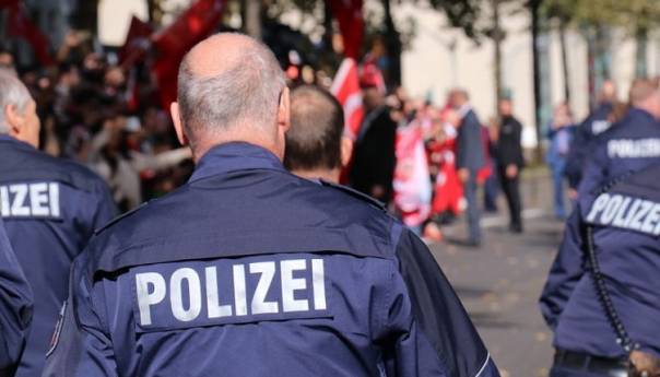 Njemačka policija spriječila patrole naoružanih ultradesničara