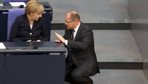 Njemački medij: Merkel s Rusijom dogovorila imenovanje Schmidta