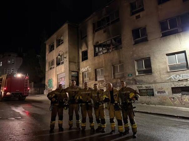 Noć puna intervencija: Vatrogasci iz požara u Sarajevu izvukli osobu