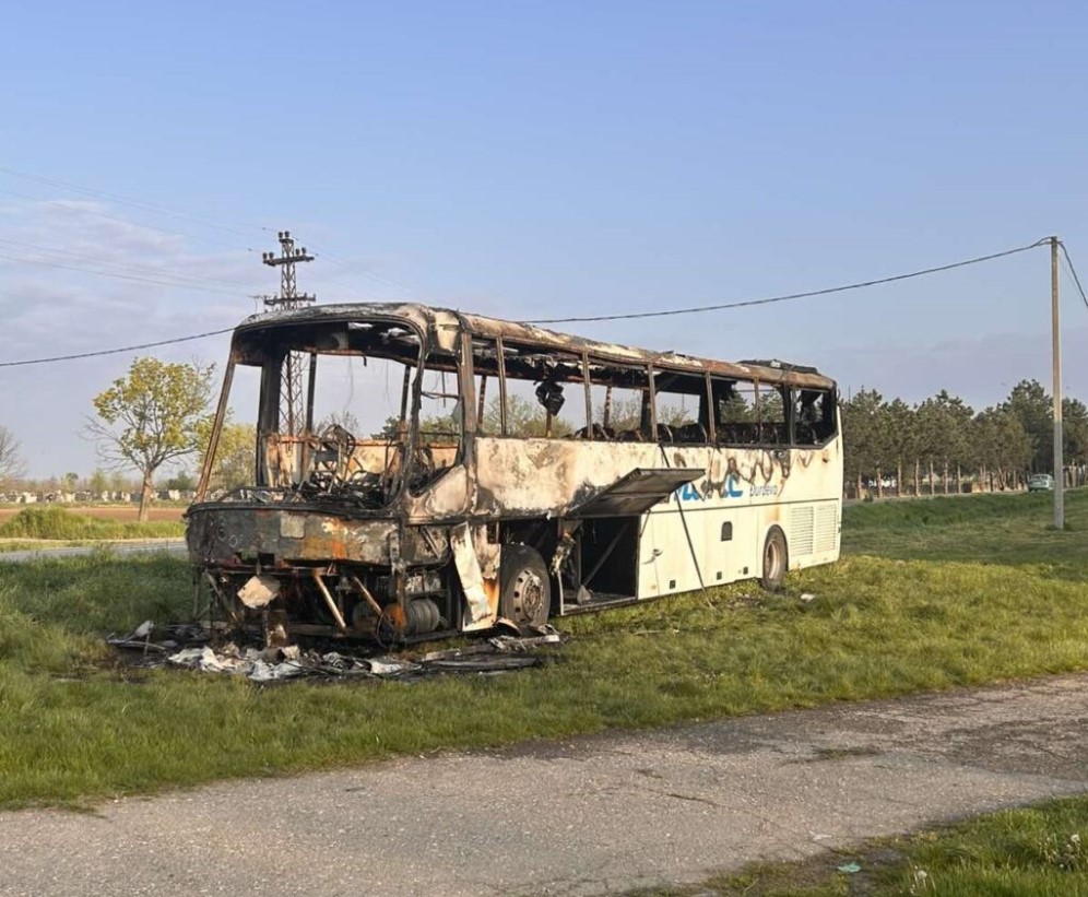 Napad u Vojvodini: Zapaljen autobus koji prevozi studente 
