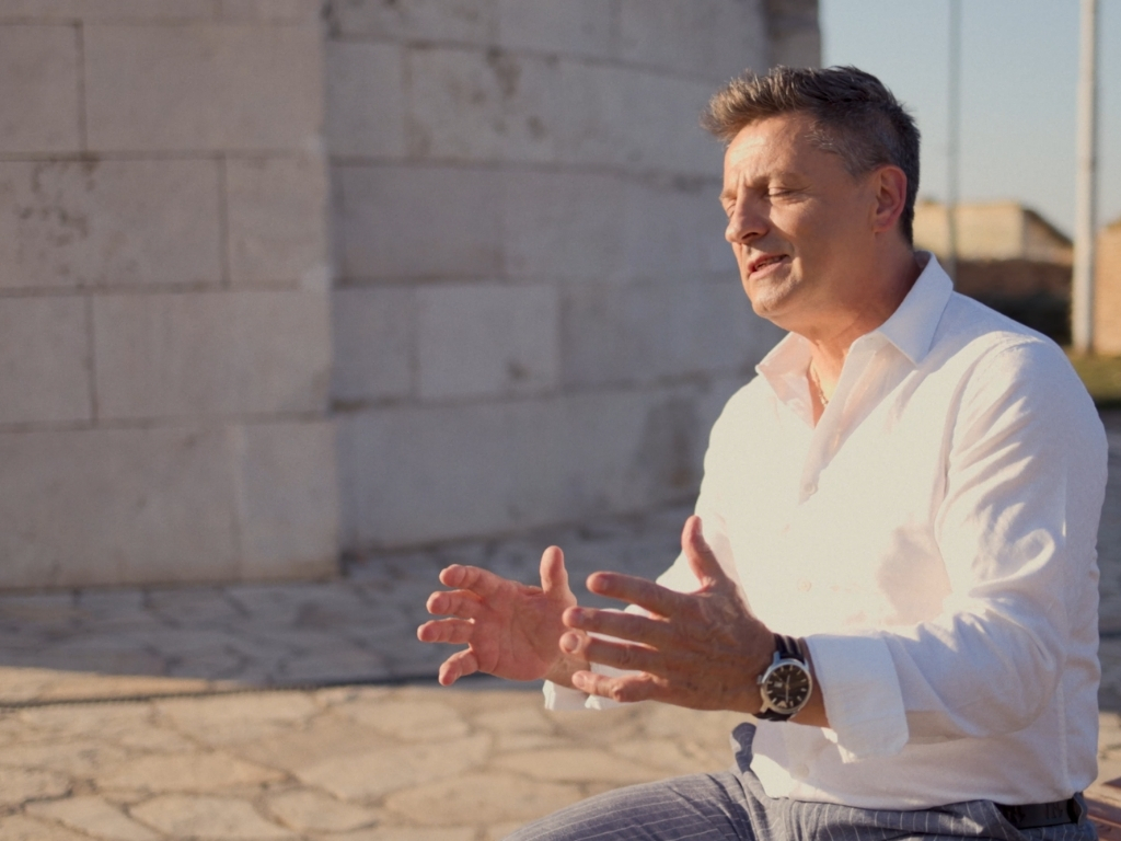 Nova pjesma Nihada Alibegovića - balada o vjernosti, ljubavi i vremenu koje nas mijenja