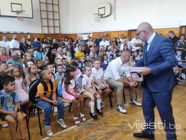 Nova školska godina u TK počinje uz himnu BiH i "Odu domovini"