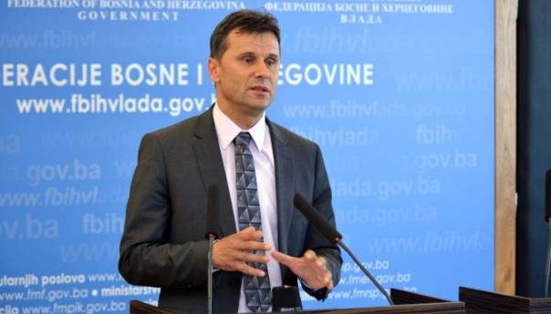 Novalić: Plate smanjiti počev od mene, predsjednik Sindikata ima 3000 KM