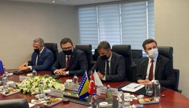 Novalić s čelnicima Exim Bank o aerodromu u Bihaću i autoputu