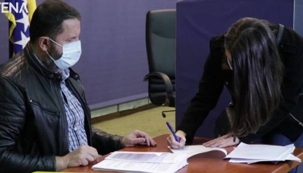 Novčane nagrade nadarenim učenicima i studentima bez roditelja ili iz socijalno ugroženih porodica