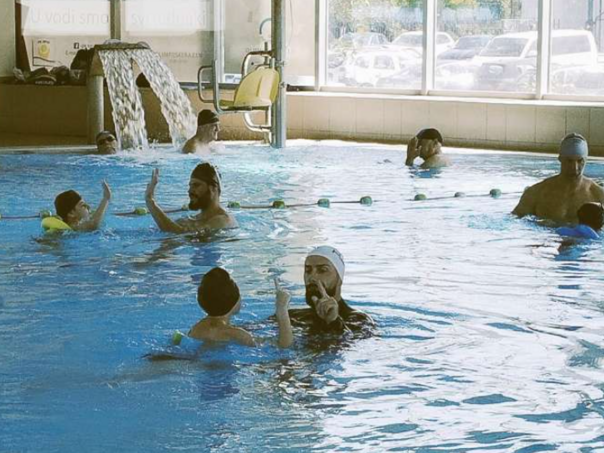 Novi ciklus škole plivanja na bazenu Otoka