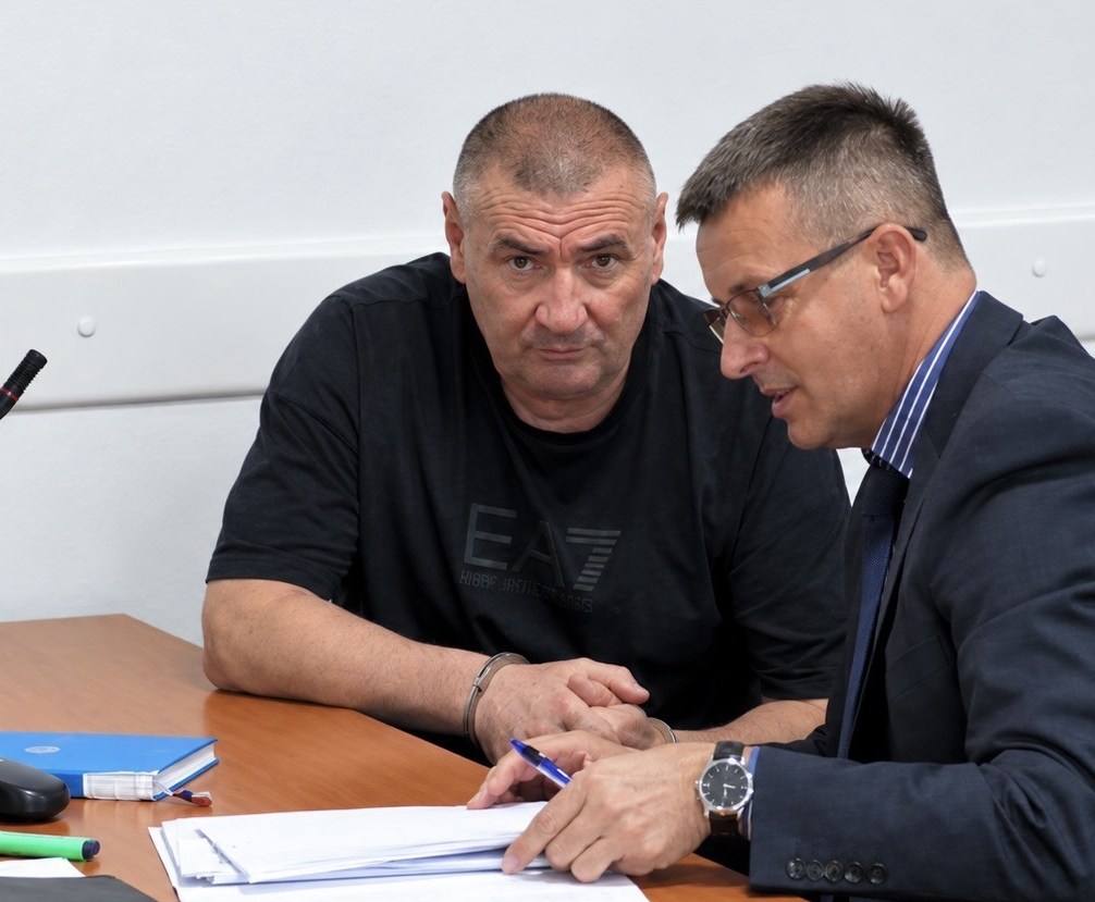 Novi detalji krvave pljačke zlatare u Kalesiji: Ko je pucao iz Golfa na policajce?