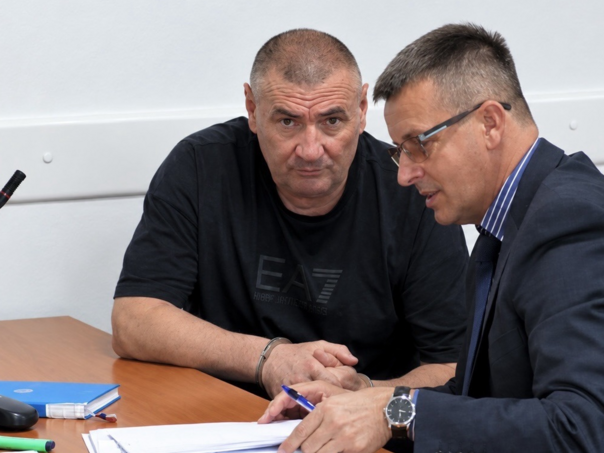 Novi detalji krvave pljačke zlatare u Kalesiji: Ko je pucao iz Golfa na policajce?