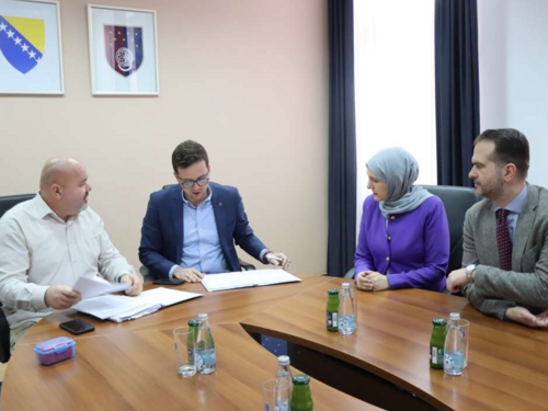 Novi Kolektivni ugovor: Prosvjetarima u KS veće plate i više godišnjeg