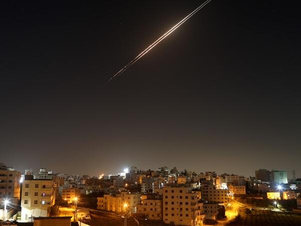 Novi napad na Izrael: Kazetno streljivo pogodilo Tel Aviv