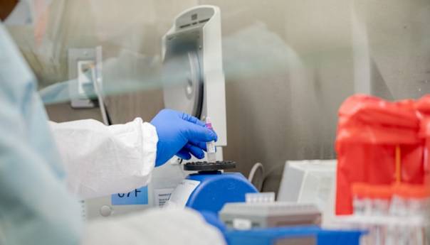 Novih 18 slučajeva virusa korona u Srbiji, jedna osoba preminula